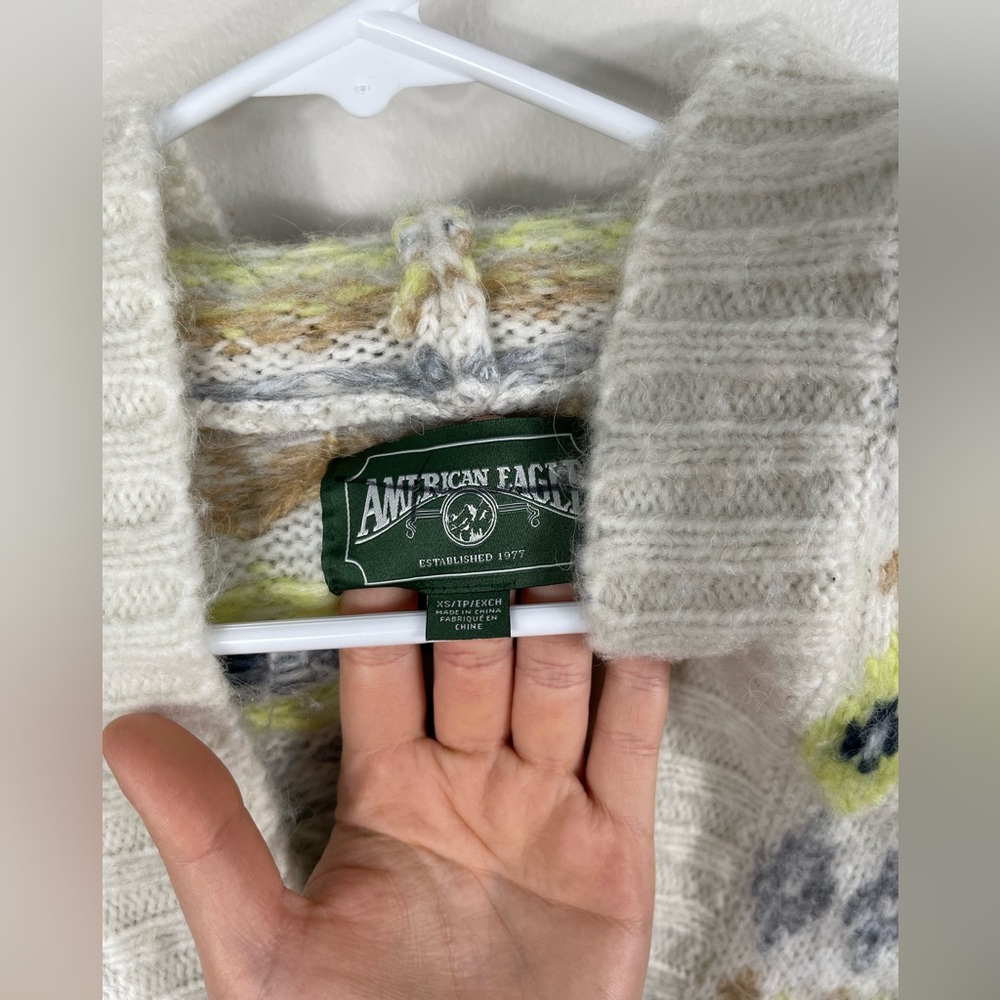 American Eagle Nordic Fair Isle Knit
Cropped Hooded Sweater Hoodie V-neck - Picture 6 of 13